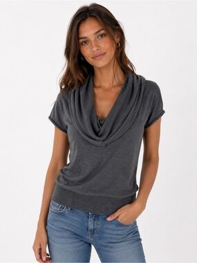 Kenneth Cole New York light weight sweater